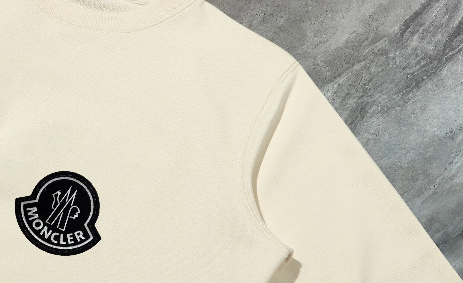 【 In Stock】 〖 𝐌𝐎𝐍𝐂𝐋𝐄𝐑~ 〗 440g ， 😎 ， ， Factory 2025 T ， ， Premium LOGO， Same Style ：Black White Size：S M L XL 2XL